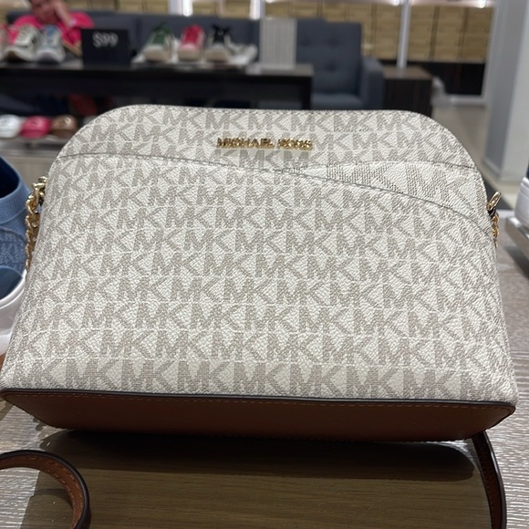 MICHAEL KORS Jet Set Medium Logo Dome Satchel Crossbody
Vanilla - Picture 6 of 16